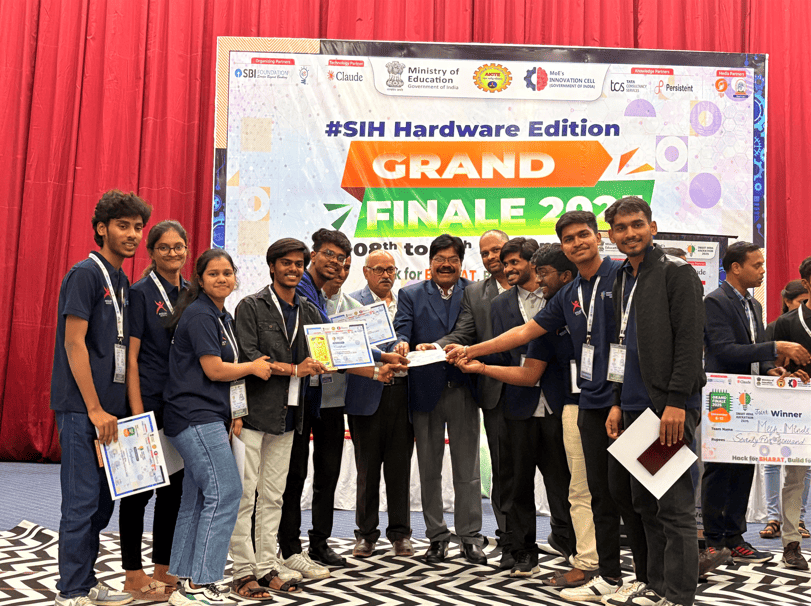 Team receiving the Special Prize at Smart India Hackathon 2025